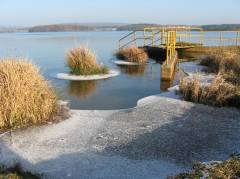 Normally we enter the lake here, but due to the beautiful ice we decided to walk a bit further