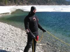 Most important man for the dive, handing the rope and security