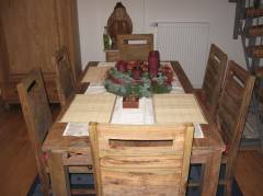 Table completely decorated by Manu
